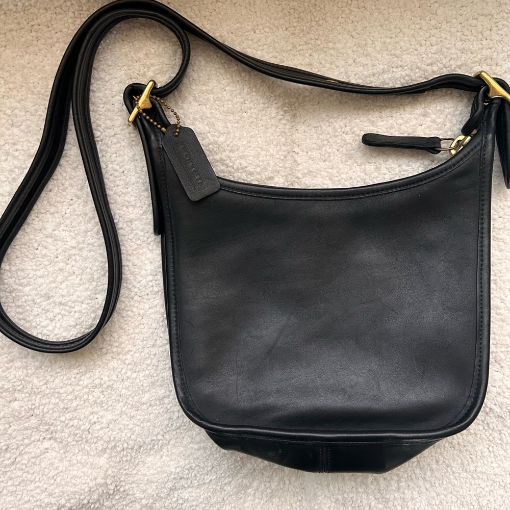 HOT!   Vintage Coach Black Leather Shoulder Bag with Gold Accents - Picture 3 of 16